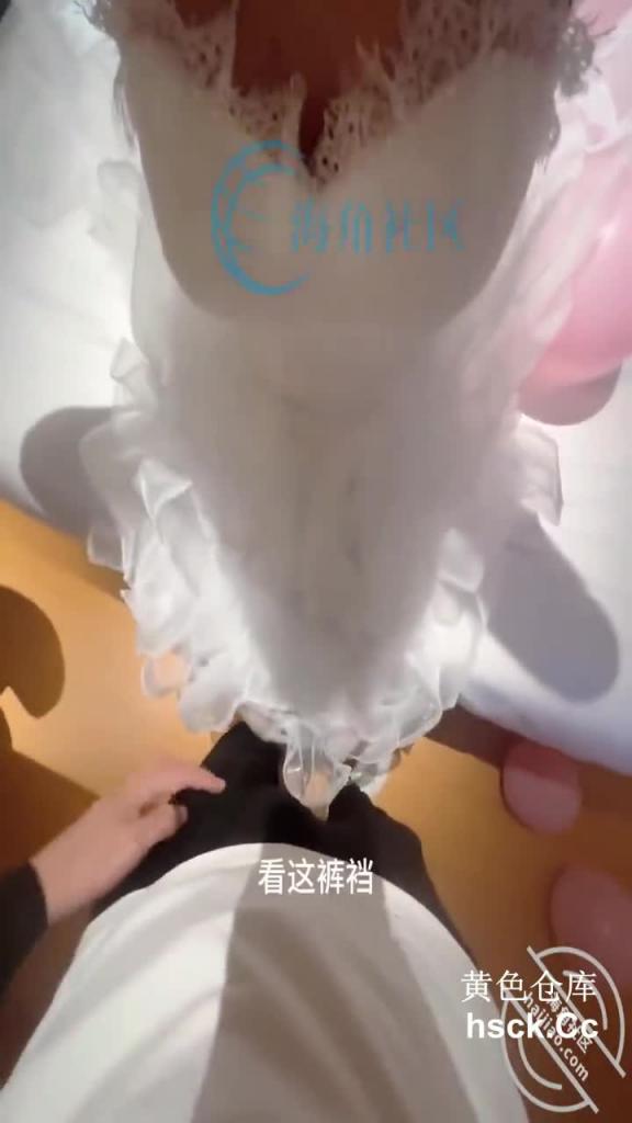 生日当天姐姐穿上婚纱酒后在婚房潮喷不断 预览截图 4