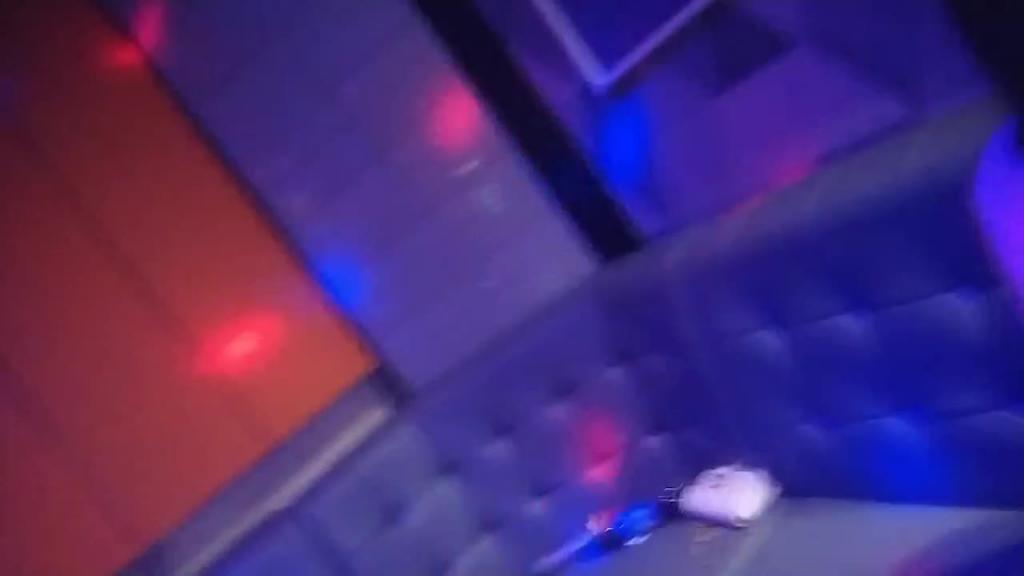 KTV激情不眠夜,三男三女唱歌玩成人游戏 预览截图 12