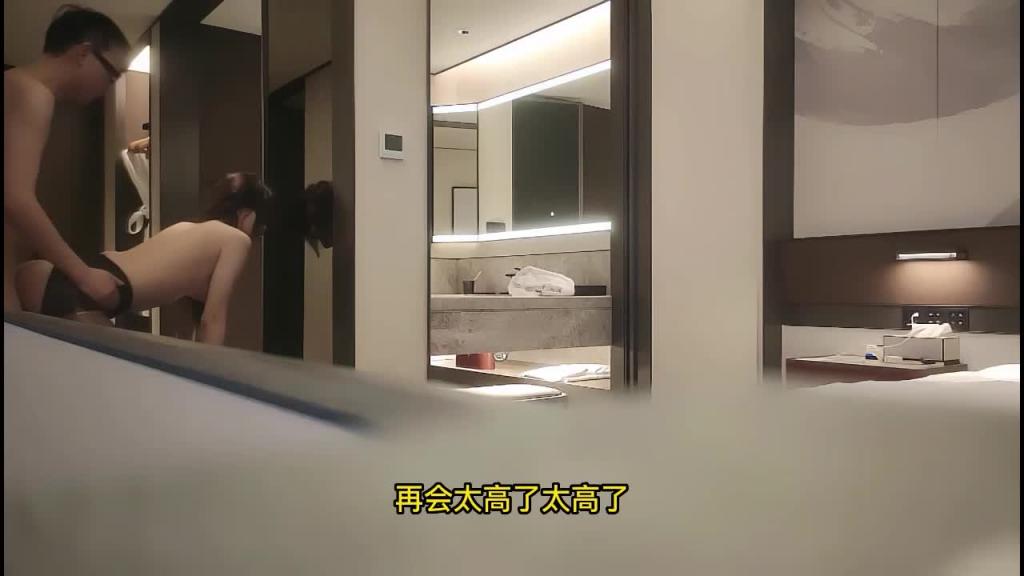 【约炮美腿】模特兼职肤白貌美大长腿，床上非常骚，满嘴骚话 预览截图 6