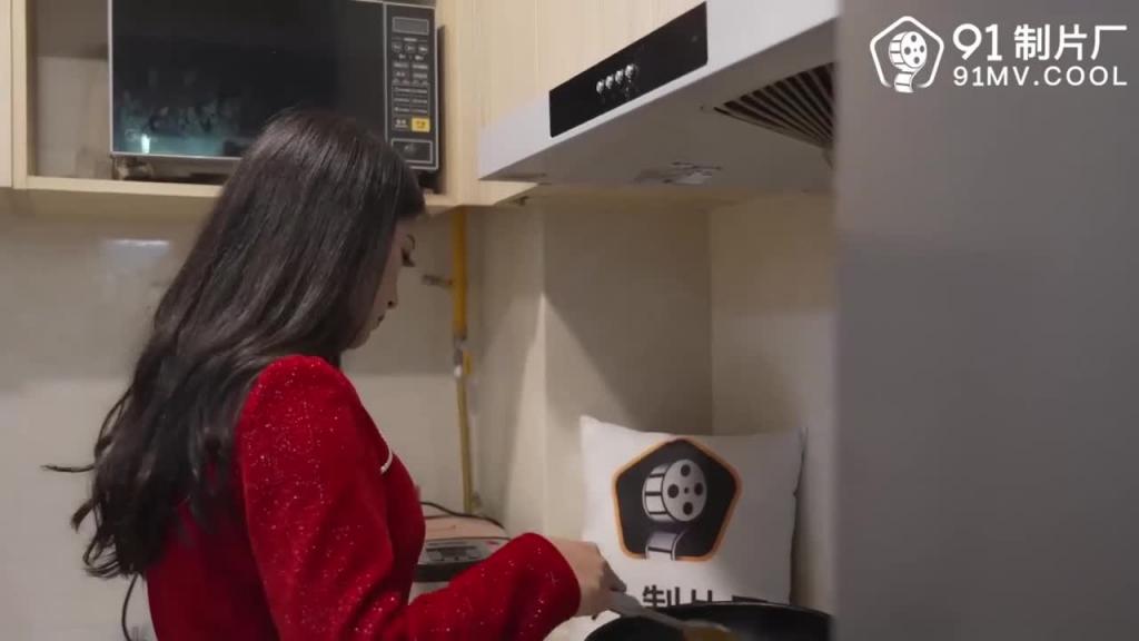 91CM-225被轮奸的妈妈-余丽 预览截图 1