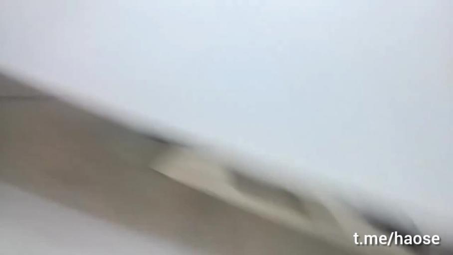 公共厕所偷拍银行职员被发现 预览截图 1
