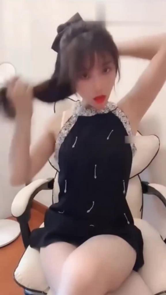 快手网红女主播肖老师黑料高价私拍黑丝无内露脸自慰流出 预览截图 10