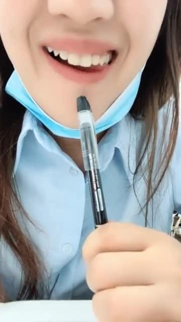 某学校高中班主任老师竟然敢在办公室跳蛋自慰万万没有想到平时的老师这么凶背后玩的这么刺激 预览截图 3