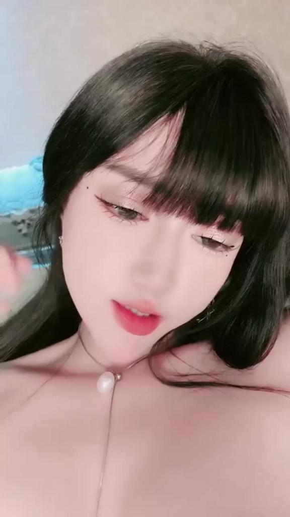 高颜值女神揉奶扣穴诱惑自慰大秀 预览截图 8