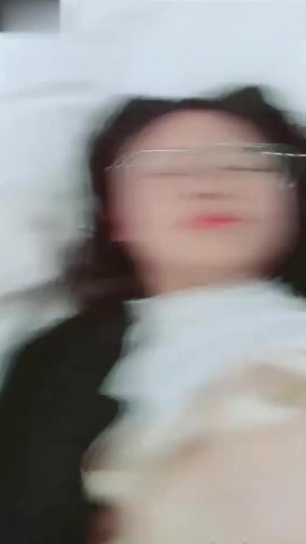 调戏强上师范美女学霸故意不穿内裤在学霸面前露鸡巴 预览截图 6