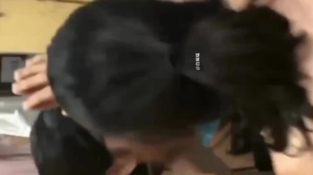 【极品技师】精油按摩疯狂扣穴,男友请技师伺候自己的苗条女友 预览截图 4