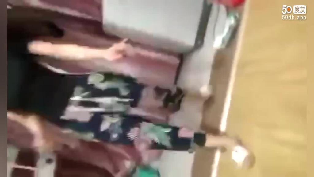 网曝长沙【乱伦门】姐夫侵犯小姨子,事后拿妻子性命威胁其封口,得知实情姐姐崩溃!5分钟性爱视频曝光 预览截图 2