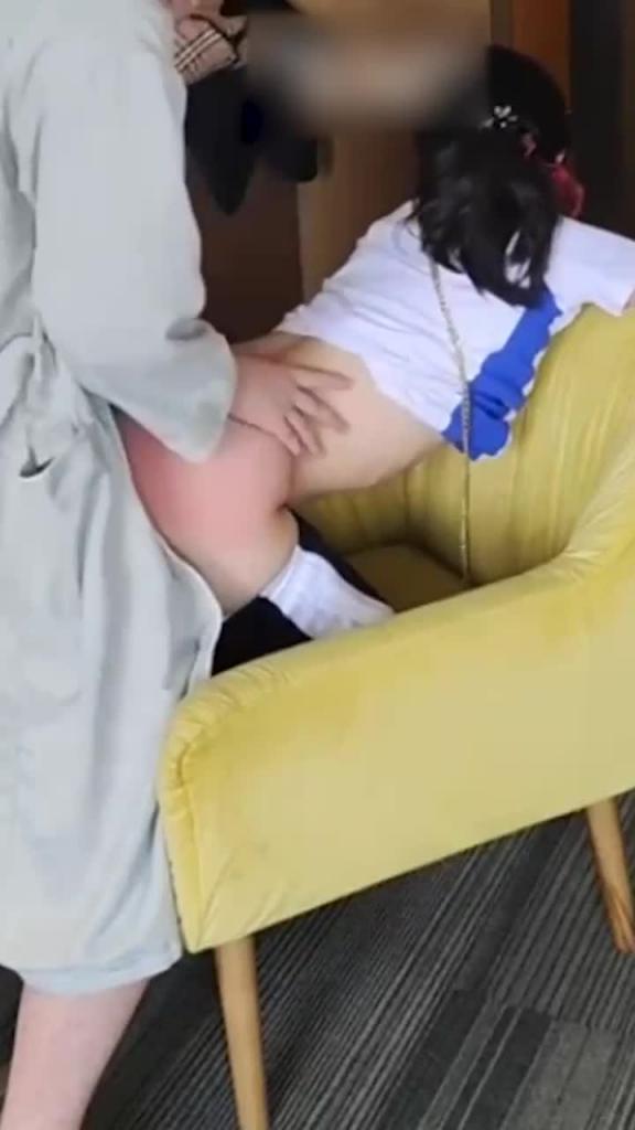 母狗养成,放学就来酒店吃鸡巴喝尿,香港富商在深圳包养的女学生,这是要从少女培养成骚逼 预览截图 7