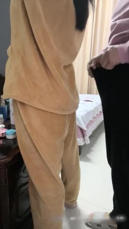 【真实乱伦】叔嫂乱伦，趁嫂子发骚强奸她 预览截图 1
