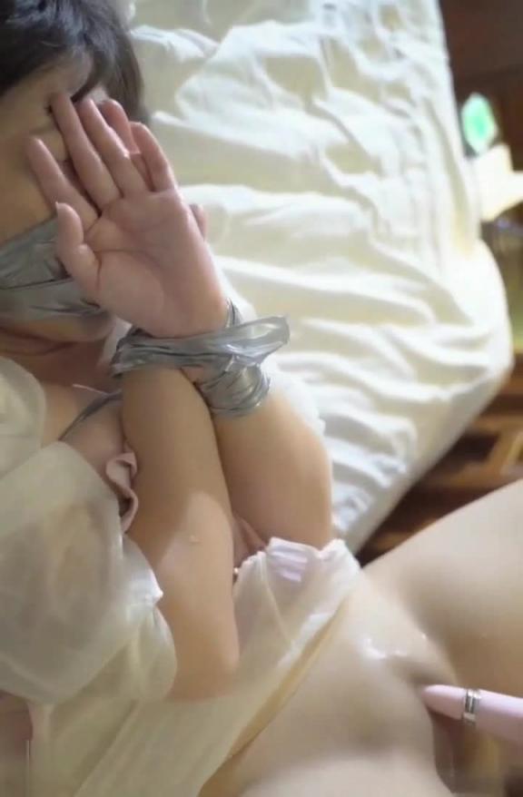 顶级SM囚禁小女孩暴力调教 预览截图 2