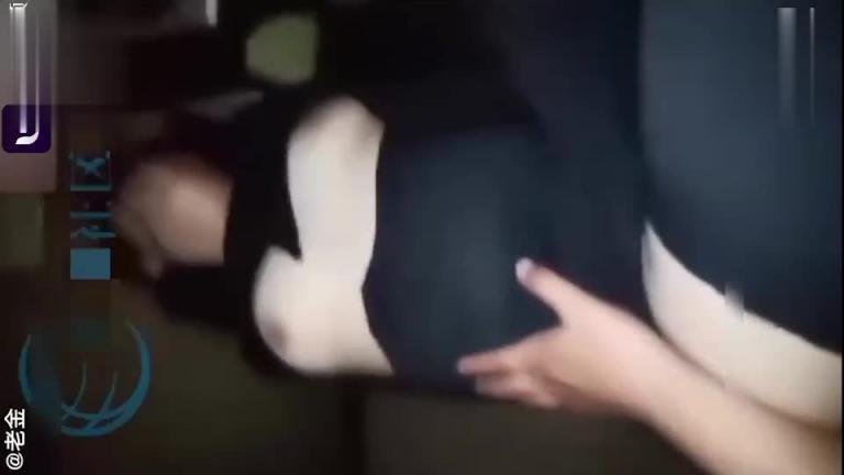 趁后妈喝醉了叫不醒，我把后妈操了，东北小哥乱伦继母又操了继母妹妹 预览截图 12
