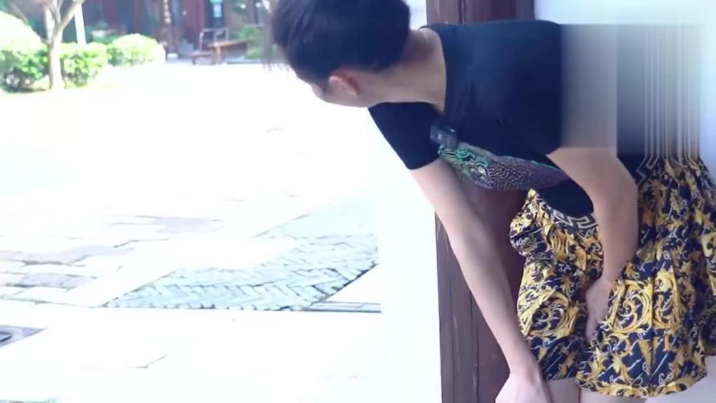 精选少女主持人西蒙带跳蛋外出体验 预览截图 4
