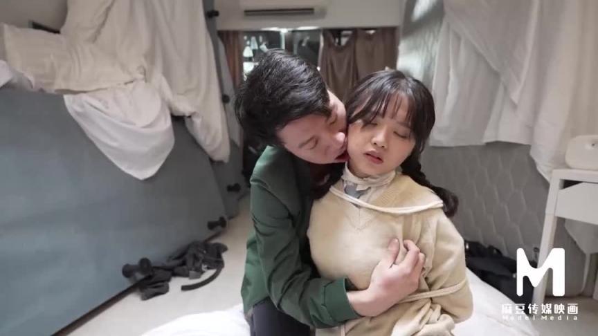 MD-0274 学生妹遭尾随迷奸 预览截图 2