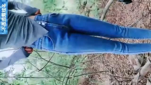 躺在大树枝上扛腿无套做爱美乳御姐和炮友户外激情 预览截图 2