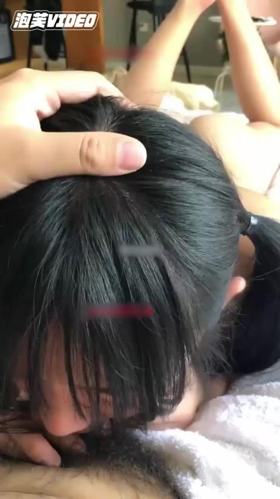把弟弟支到隔壁的房间,口爆女儿! 预览截图 7