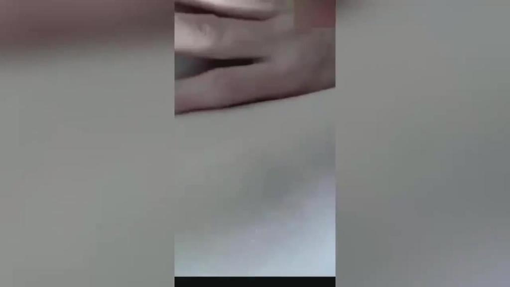 乱伦萝莉亲妹,串通妹妹忽悠爸妈和妹妹玩师生扮演疯狂操妹妹 预览截图 4