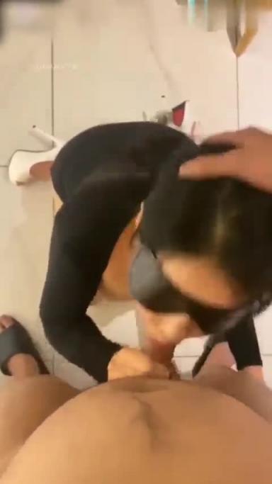 为人妻为人母的淫荡少妇骚逼身材真好跪地学母狗口交 预览截图 8