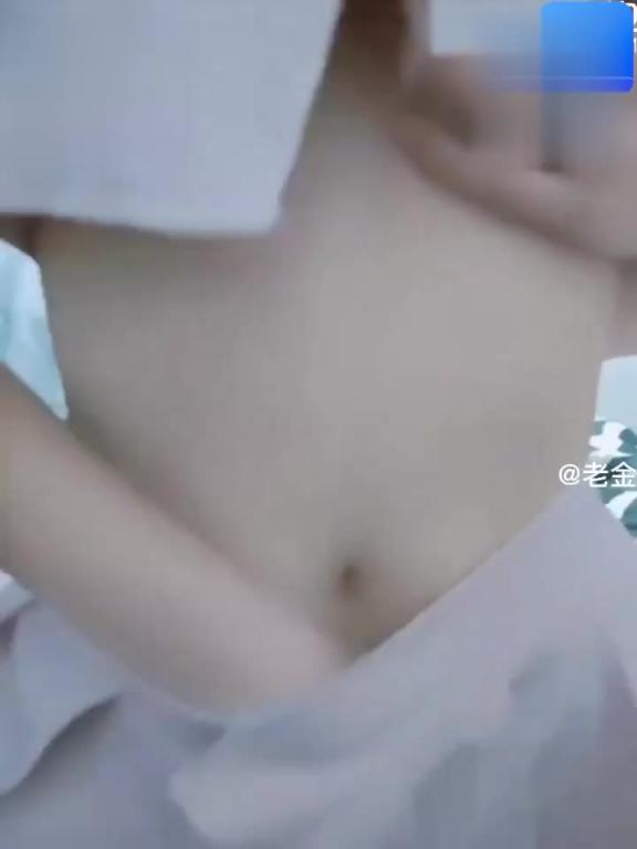 【极品乱伦】真实近亲相恋和网红姐姐乱伦5次，妈妈出门打牌我和姐姐厕所乱伦 预览截图 7
