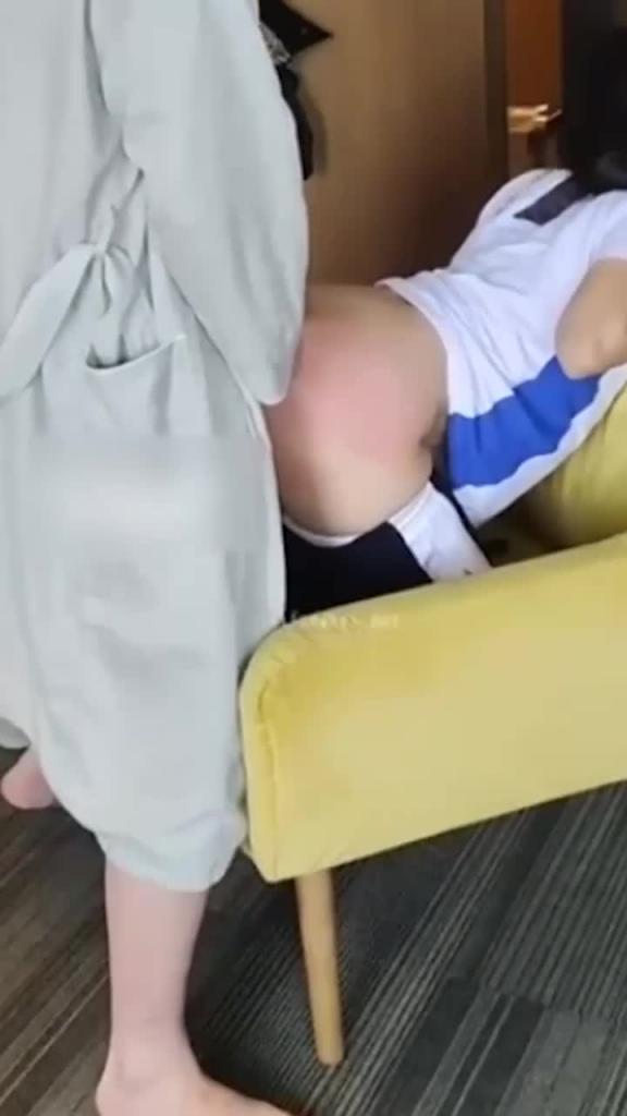 母狗养成,放学就来酒店吃鸡巴喝尿,香港富商在深圳包养的女学生,这是要从少女培养成骚逼 预览截图 10