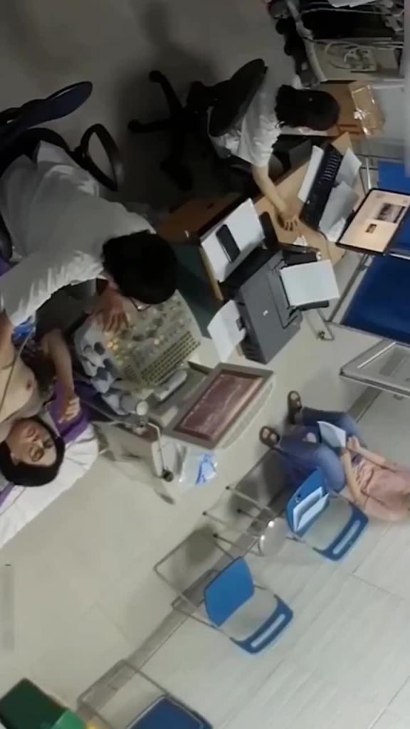 稀缺资源大神街射~厕拍~医院偷拍~酒店偷拍~更衣室偷拍合集100 预览截图 3