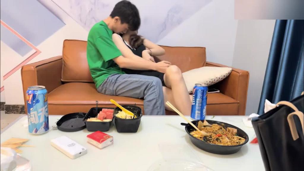泡良佳作美甲小姐姐好大胆子偷晴无套内射特写了高潮白浆 预览截图 1
