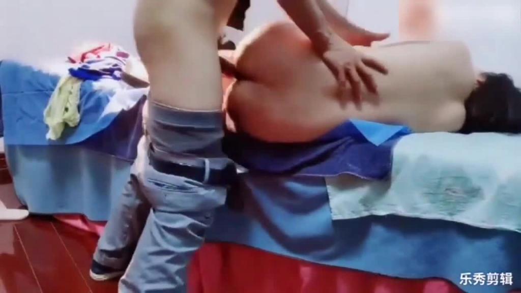 老中医SPA爆操人妻少妇 预览截图 11