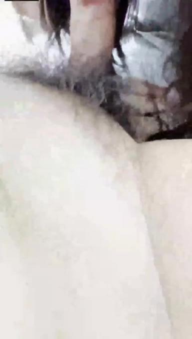 【强奸少妇邻居】在美女邻居儿子面前操他妈妈被孩子发现了激动的直接内射 预览截图 6