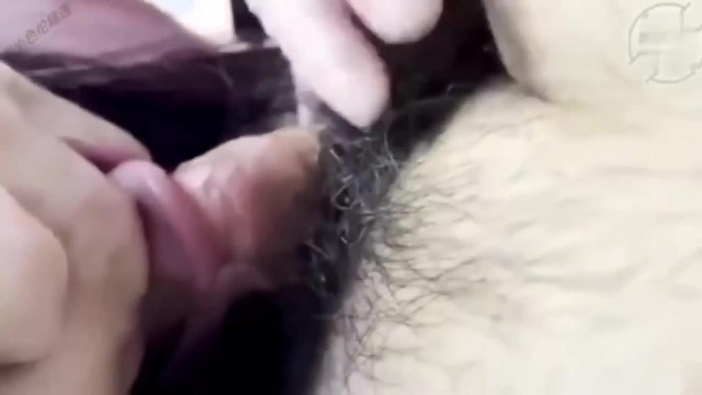 乱伦史上再封神力作我的丰臀妈妈!爆妈妈菊花+妹妹吞下我的精液+妈妈当着我的面自慰! 预览截图 11