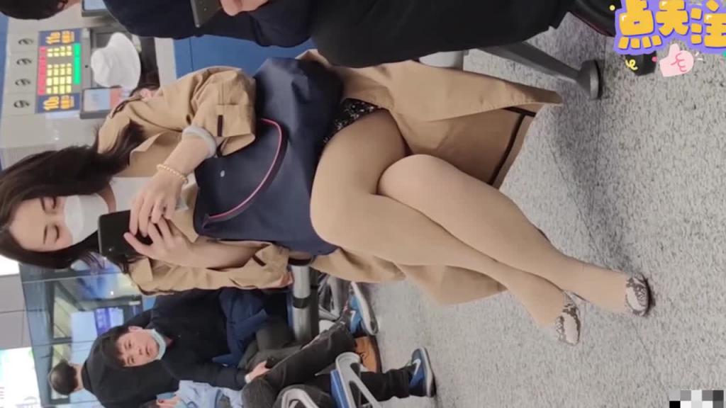 福利-精选 硬核偷拍 火车站偷拍丝袜美少妇 预览截图 8