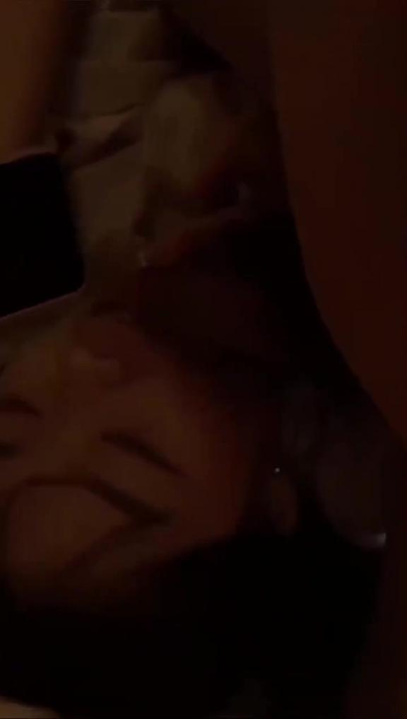 【偷情精选】边给黑鬼舔JB边给老公打电话!边艹岳母边给媳妇打电话! 预览截图 12