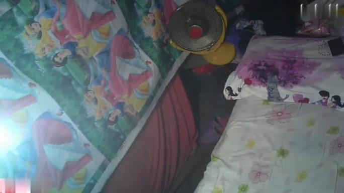 【真实母子乱伦】妈妈来城里看儿子,儿子下班穿着工服直接开干 预览截图 2