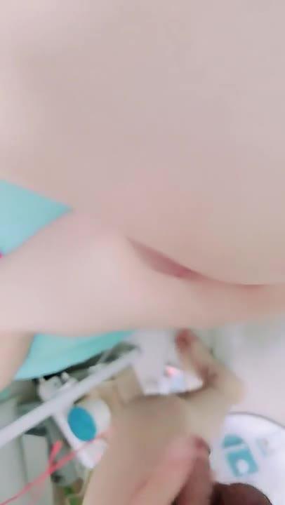 叔叔侄女乱伦软磨硬炮~骚扰在写作业的侄女给她一百块钱看美穴 预览截图 10
