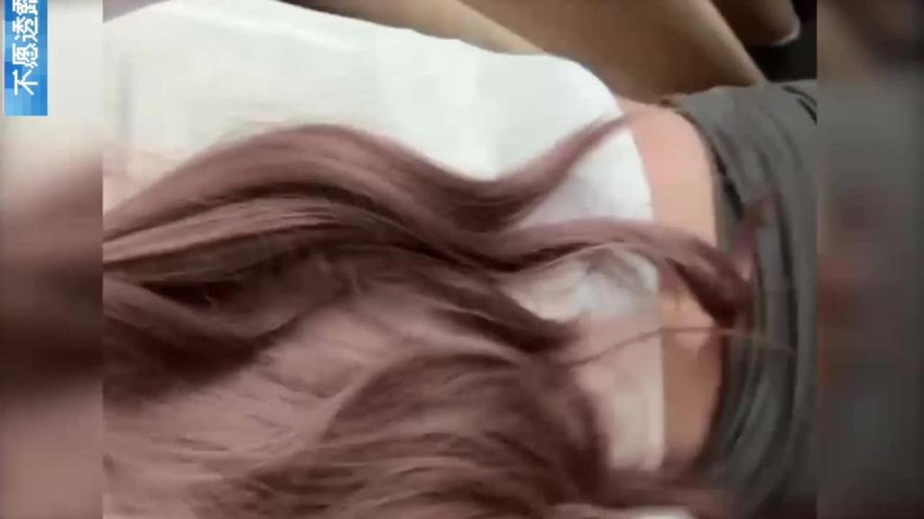 【勾搭嫂子】我替哥哥操嫂子,哥哥满足不了 我把黑丝嫂子当母狗操 预览截图 11