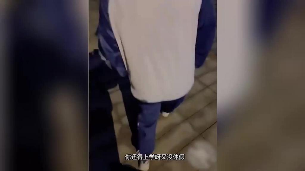 【兄妹乱伦】女厕强操白虎表妹求我快点干 预览截图 1