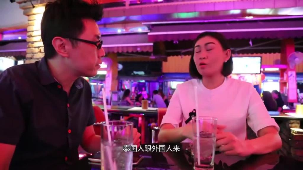 小鹏奇啪行第二季第2集 再遇泰国妈妈桑,红灯区无删减大尺度镜头首公开 预览截图 3