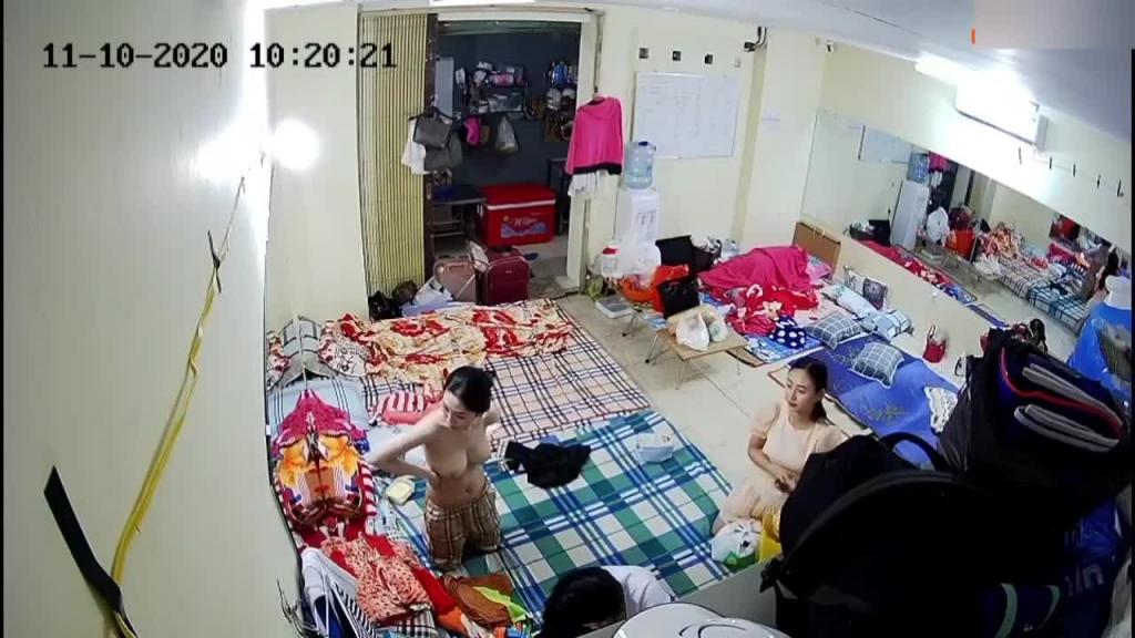 监控偷拍缅北电信诈骗公司女员工集体大通 铺睡觉洗澡 预览截图 11