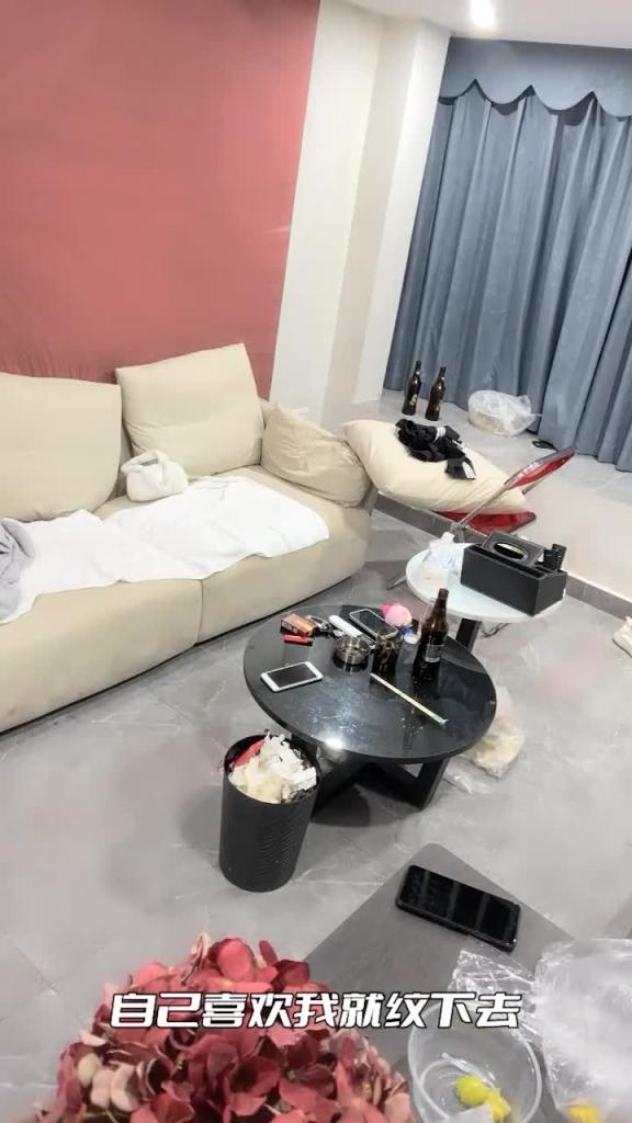 【巨乳陪酒妹】肉感身材一对豪乳肥臀沙发震-阿伟 预览截图 1