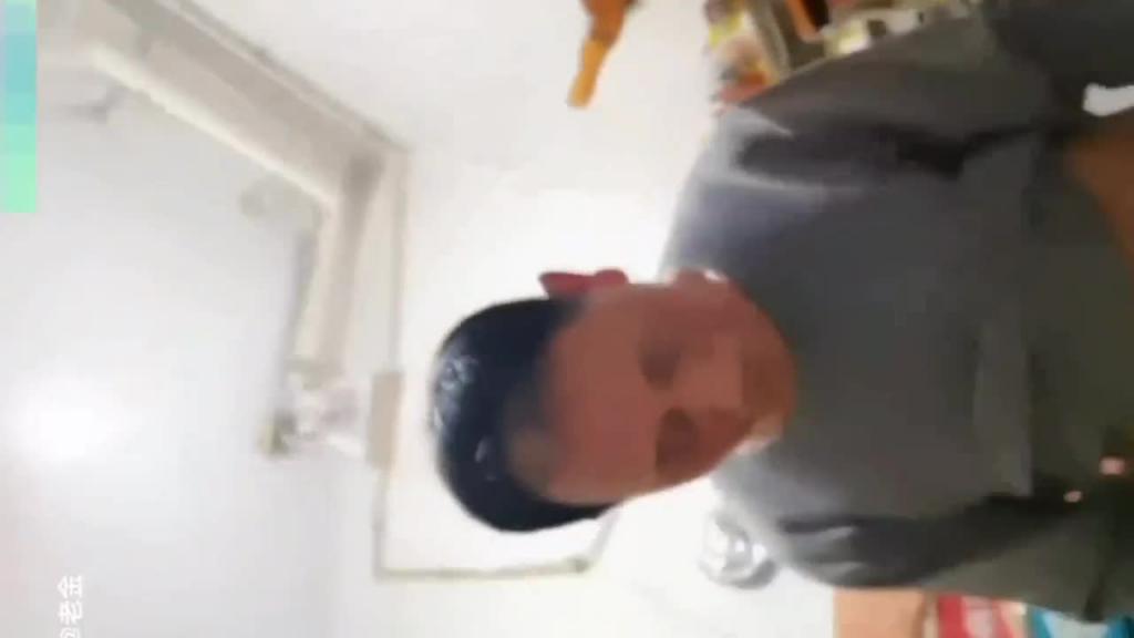 【稀有】爷爷奶奶做爱让孙子看,大妈无毛馒头逼,孙子要操奶奶!! 预览截图 1