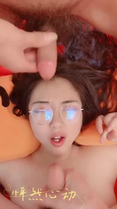 欲望人妻露脸吞精喝尿伺候好几个大鸡巴,多体位抽插爆草蹂躏,让大哥们扣逼草嘴干的叫爸爸快给我,精彩刺激 预览截图 11