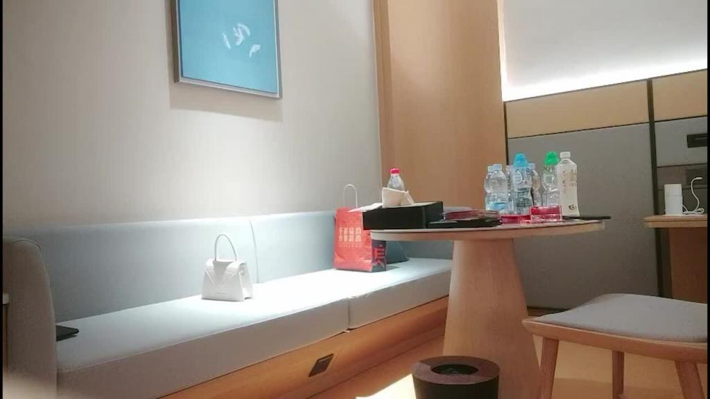 【苗条极品车模】一对美乳黑丝情趣多姿势啪啪叫声练练 预览截图 3