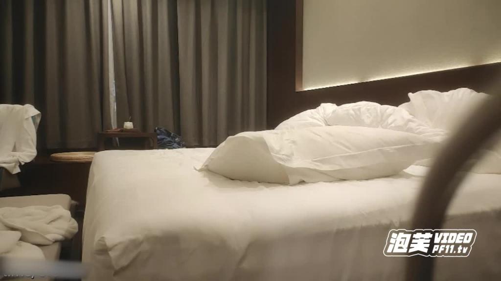 【探花】极品平面模特，纯欲天花板反差女神，换上情趣内衣爆操两炮 预览截图 12