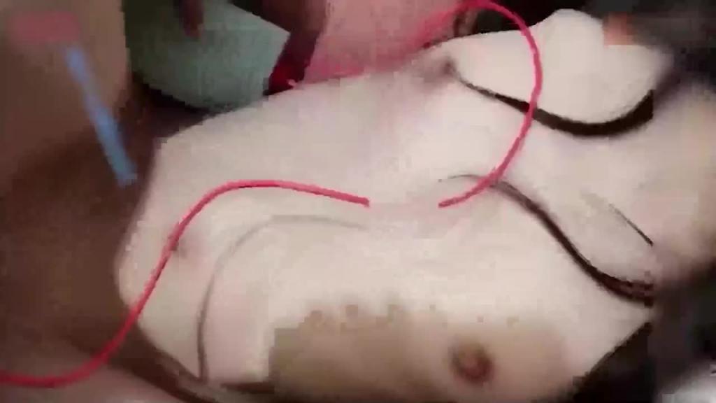 【真实兄妹乱伦】18岁妹妹和哥哥乱伦，沦为哥哥的精液容器极品馒头白虎逼 预览截图 12