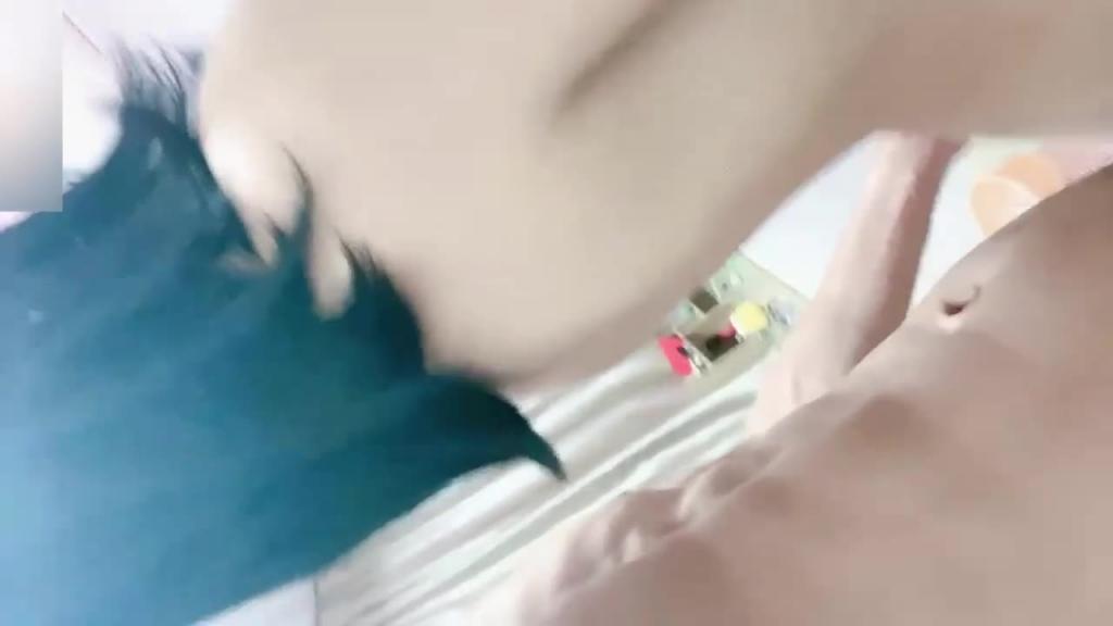 文静嫩妹细腰美乳男友加入操逼扶屌插入张开双腿勐怼 预览截图 5