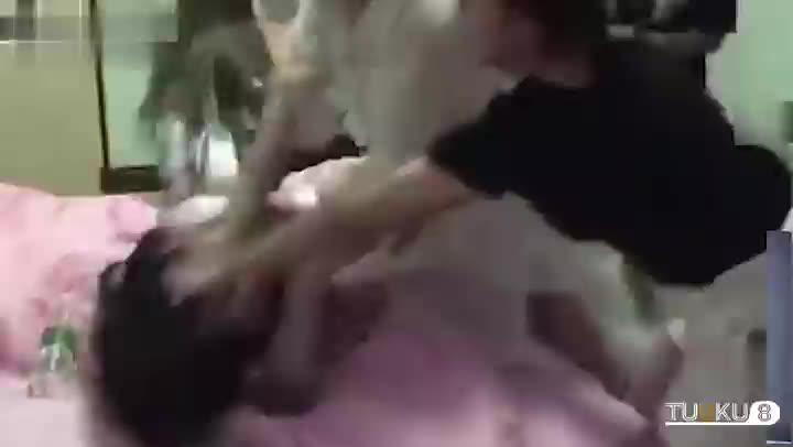 网曝校园抓奸 只因小姑娘和她男友有染 预览截图 4