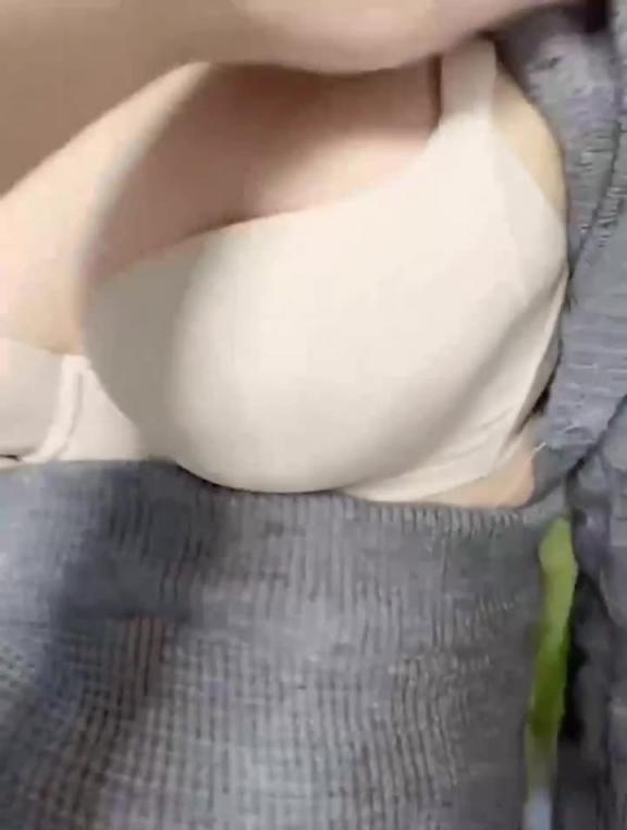 巨乳表姐拒绝还是被我按主狂操 预览截图 2