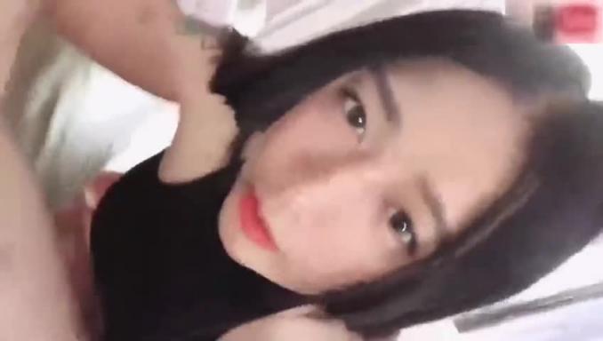 多毛逼黑丝表姐爱吃弟弟的精液,丰臀巨乳骚表姐勾引弟弟乱伦吞精 预览截图 1