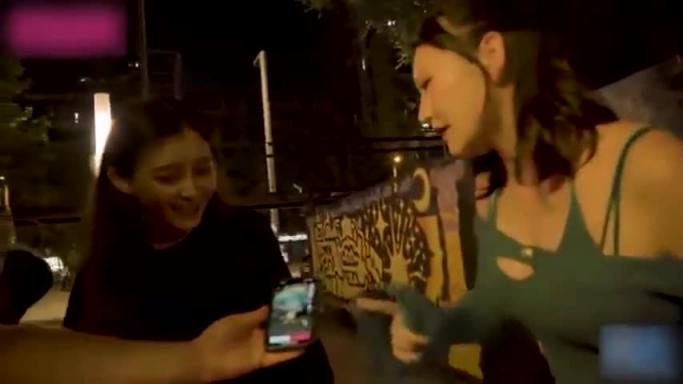 国产剧情女优酒精路跑酒后失控激 预览截图 4