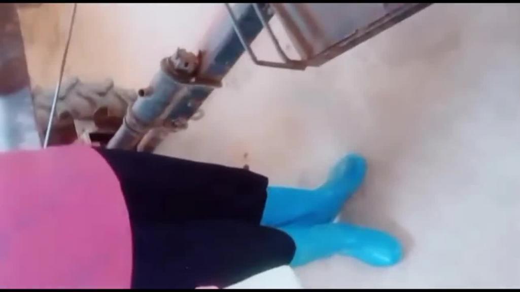 男子带着老婆勾搭农村大叔操逼真勐！ 预览截图 3