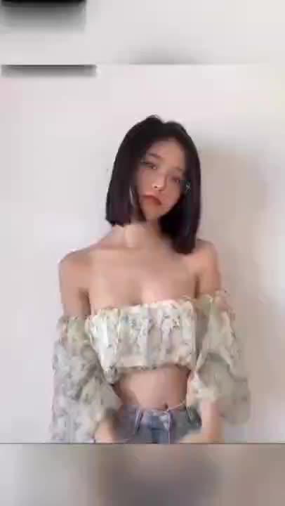 露奶自慰流出,看着就很欠操的样子「骚逼反差婊 预览截图 3