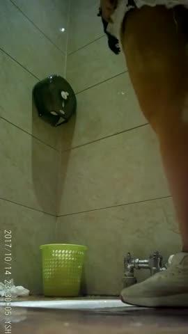 私人会所ktv公共女厕拍摄到的各式长腿大胸美女如厕 预览截图 5